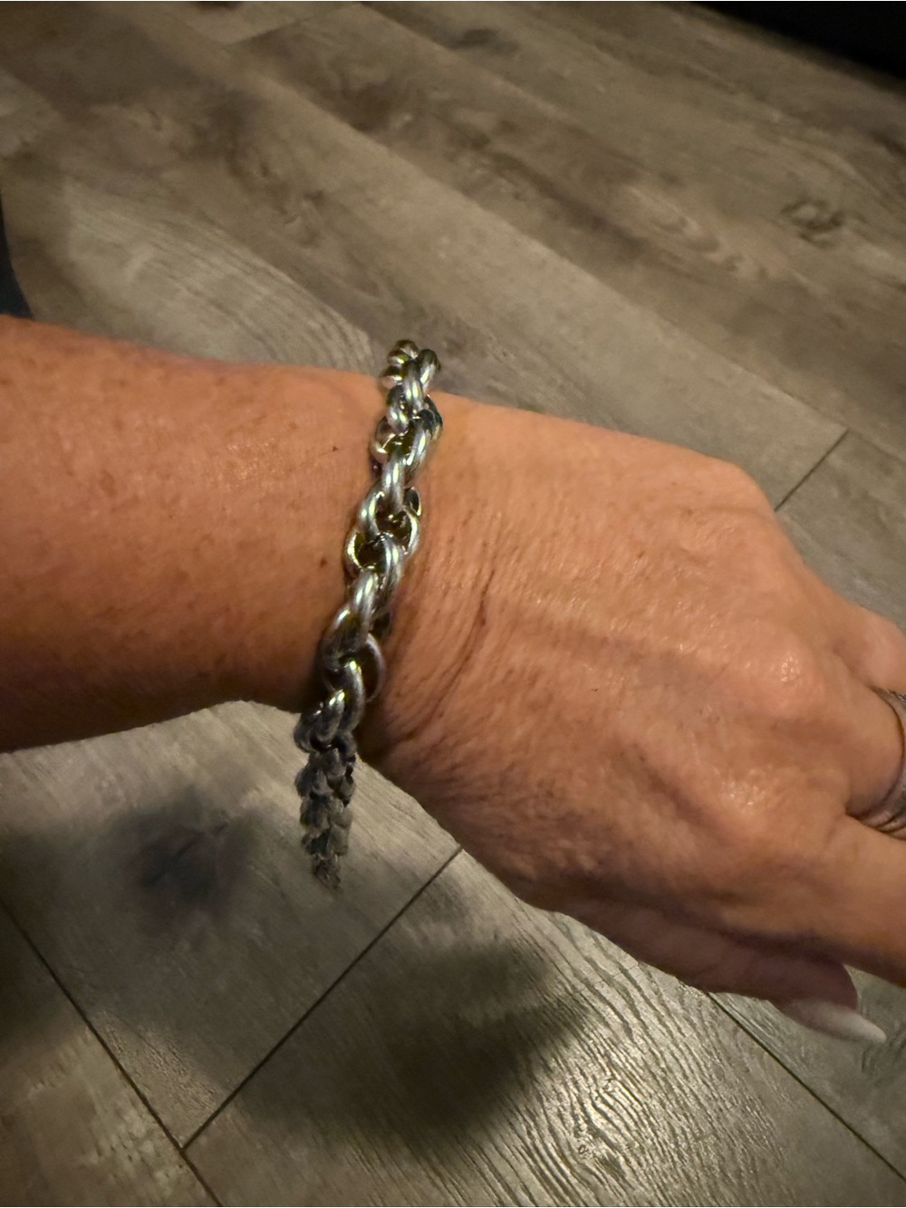 Women’s stainless steel Chain Link Bracelet - Polished Steel 8 1/4”